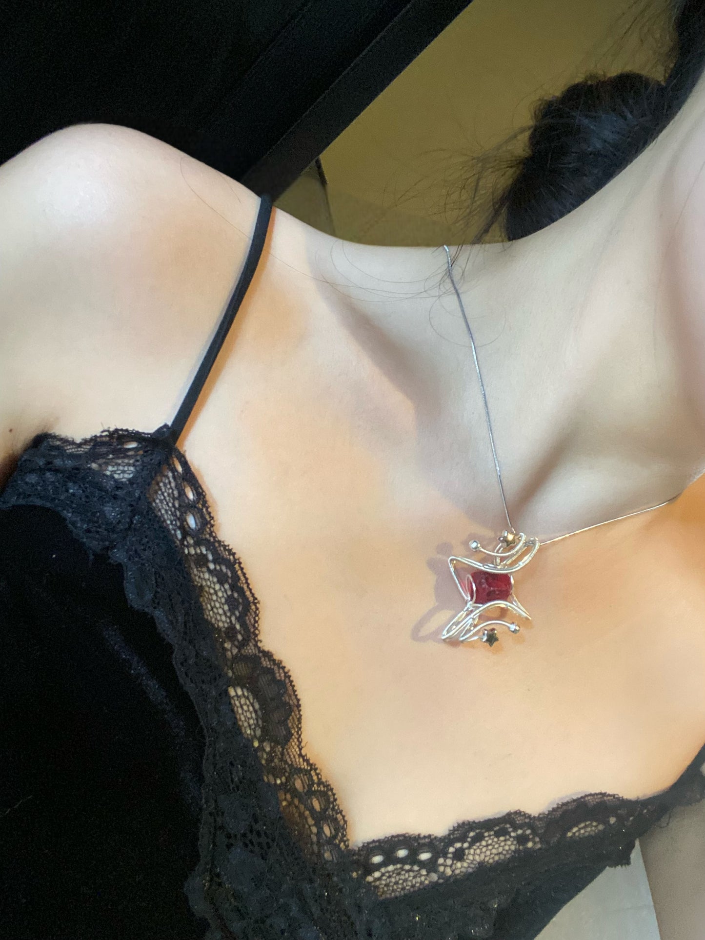 Red four-pointed star, temperament and beauty coexist, design and texture are online pure handmade necklace, sweater chain, whoever wears it will be beautiful, holiday gift, birthday gift